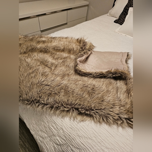 Blanket throw -Faux fur - Picture 2 of 3